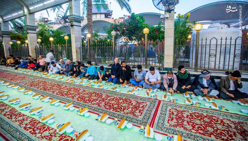 عکس/ سفره پر برکت افطار در بین الحرمین