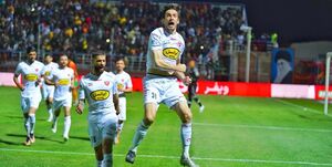 برد شیرین پرسپولیس در کویر / سرخها با پنالتی جنجالی همچنان در کورس قهرمانی