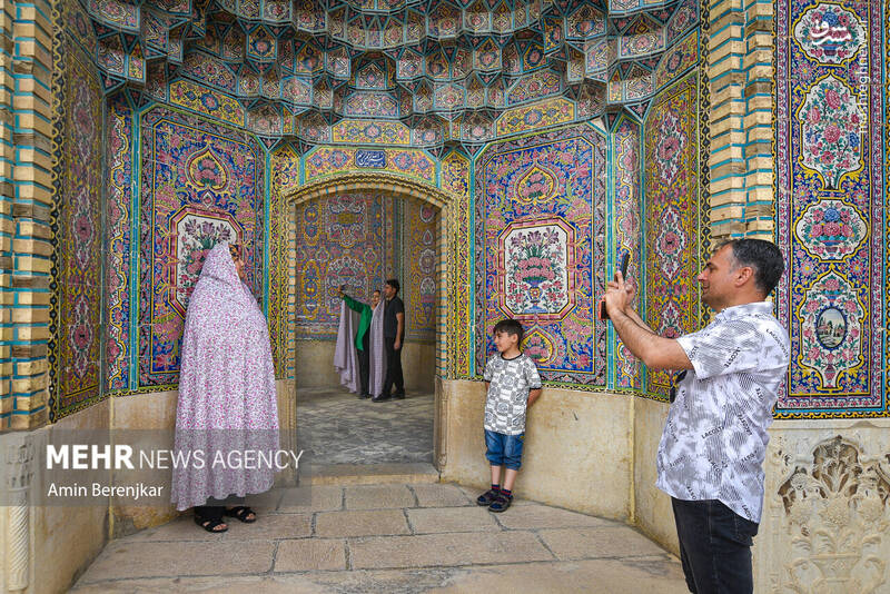 عکس/ حال و هوای نوروز در مسجد نصیرالملک