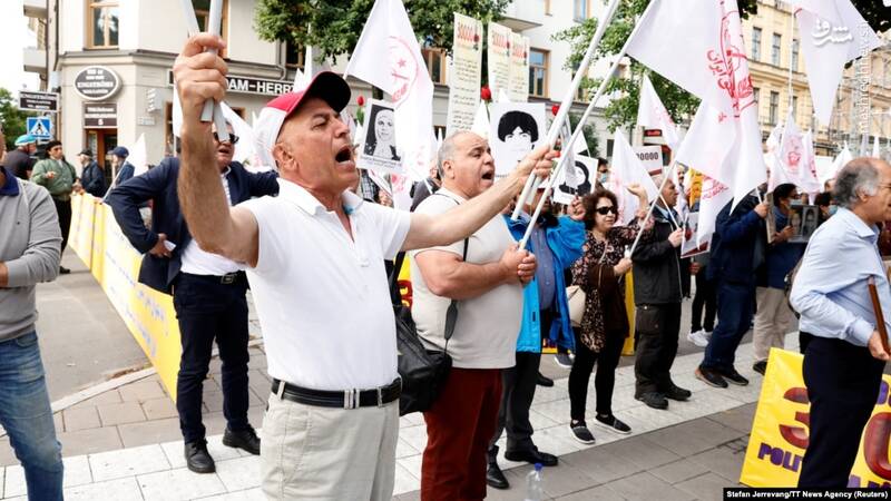 اروپاییها گرگهایی هستند در لباس جنتلمن/ زندان سوئد هتل پنج ستاره نیست/ منافقین را اتوبوسی به دادگاه میآوردند/ در استکهلم مدعیان زن، زندگی و آزادی فحاشی جنسی میکنند/ منافقین به حمید نوری گفتند علیه نظام حرف بزن و آزاد شو! / کارهایی که داعش امروز انجام میدهد برای منافقین خاطره است