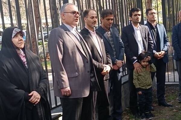 بزرگداشت روز جمهوری اسلامی ایران و برافراشتن پرچم در بیشکک