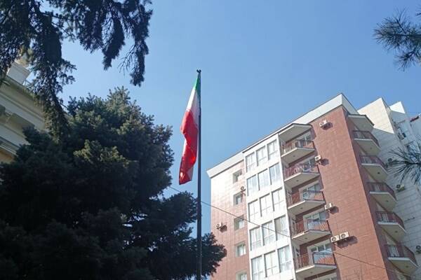 بزرگداشت روز جمهوری اسلامی ایران و برافراشتن پرچم در بیشکک