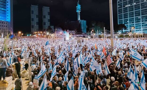 ادامه ناآرامی و التهاب در سرزمینهای اشغالی/ مخالفان نتانیاهو تا برکناری وی در خیابانها میمانند +عکس و فیلم