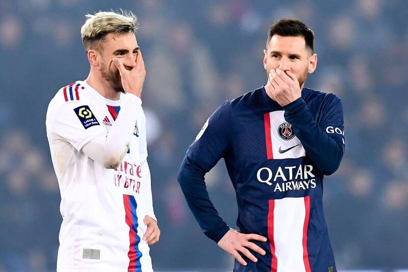 ماجرای صحبت درگوشی قهرمانان جهان چه بود؟ +عکس