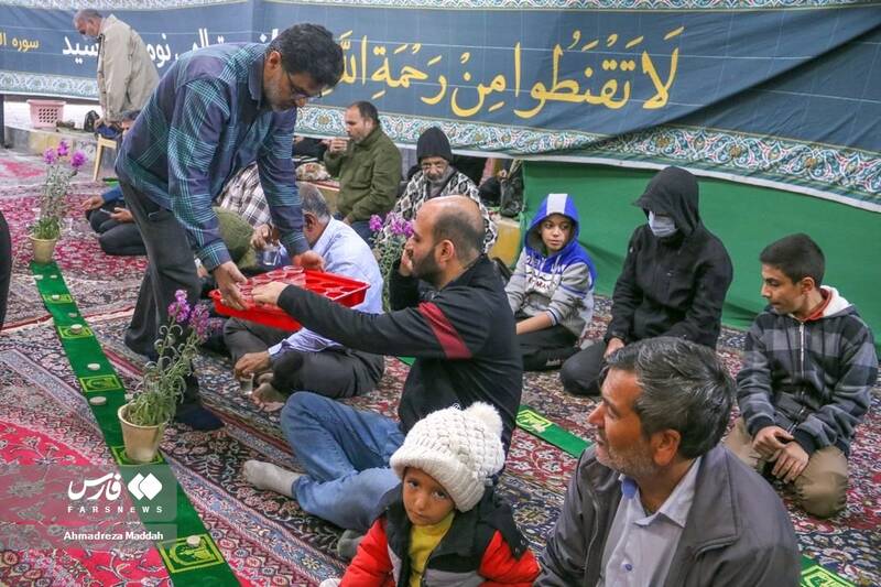افطار ساده آسمانی در خیمه گاه امام زمان(عج) شیراز
