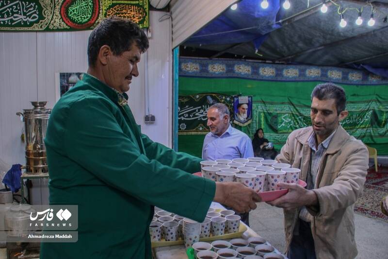 افطار ساده آسمانی در خیمه گاه امام زمان(عج) شیراز