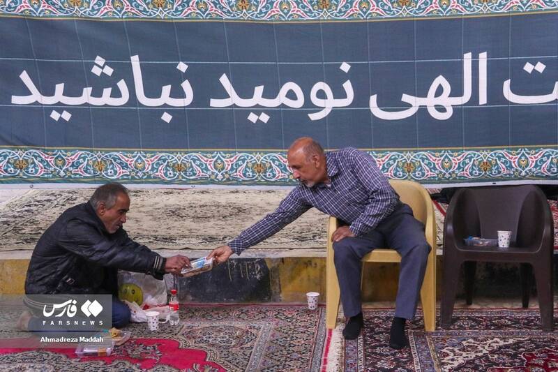 افطار ساده آسمانی در خیمه گاه امام زمان(عج) شیراز