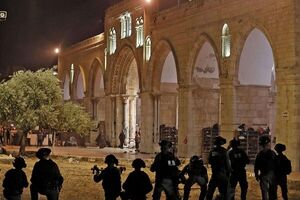 فیلم/ یورش نظامیان صهیونیست به مسجد الاقصی