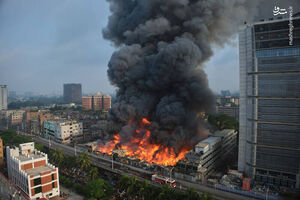 آتش سوزی مهیب در بازار پوشاک بنگلادش