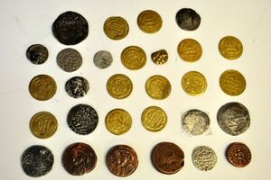 سکه و مجسمه‌هایی با ۲ هزار سال قدمت در ورامین کشف شد