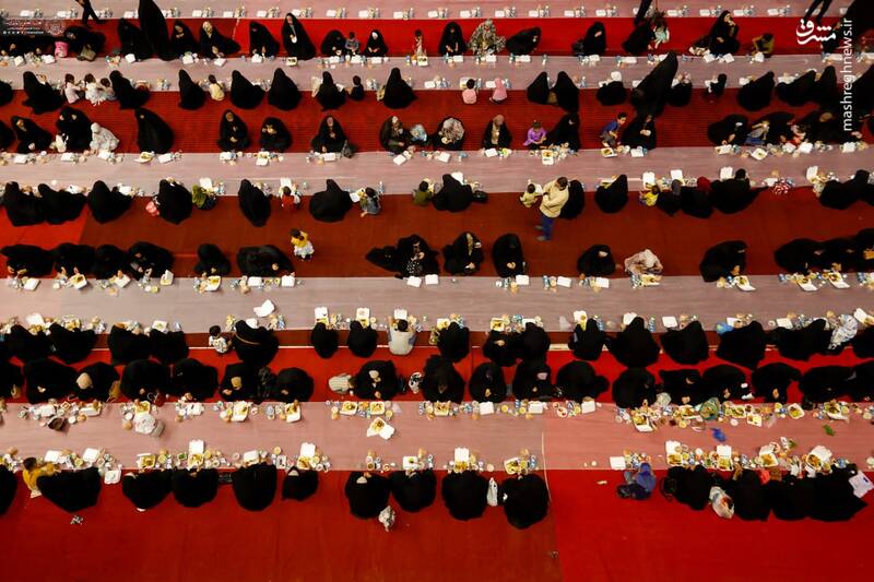 عکس/ ضیافت افطار در صحن حضرت زهرا(س) در نجف