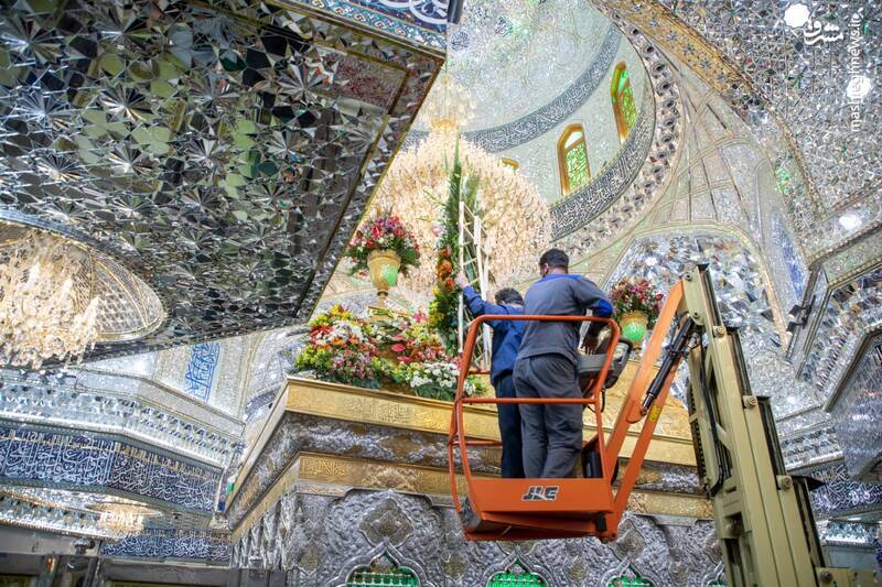 فیلم/ ضریح امام حسین(ع) گلآرایی شد فیلم/ ضریح امام حسین(ع) گلآرایی شد