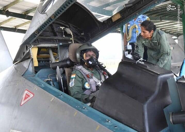 عکس/ پرواز خانم رئیس جمهور با سوخو ۳۰