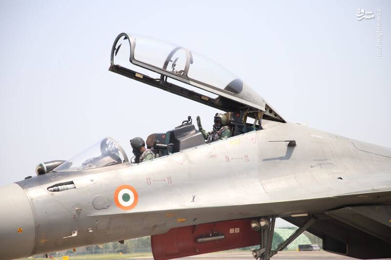 عکس/ پرواز خانم رئیس جمهور با سوخو ۳۰