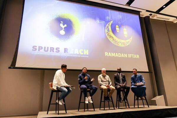 ۲ تیم لیگ برتری میزبان افطار مسلمانان انگلیس شدند +عکس