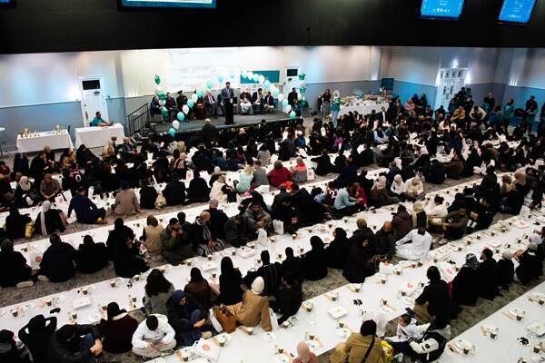 ۲ تیم لیگ برتری میزبان افطار مسلمانان انگلیس شدند +عکس