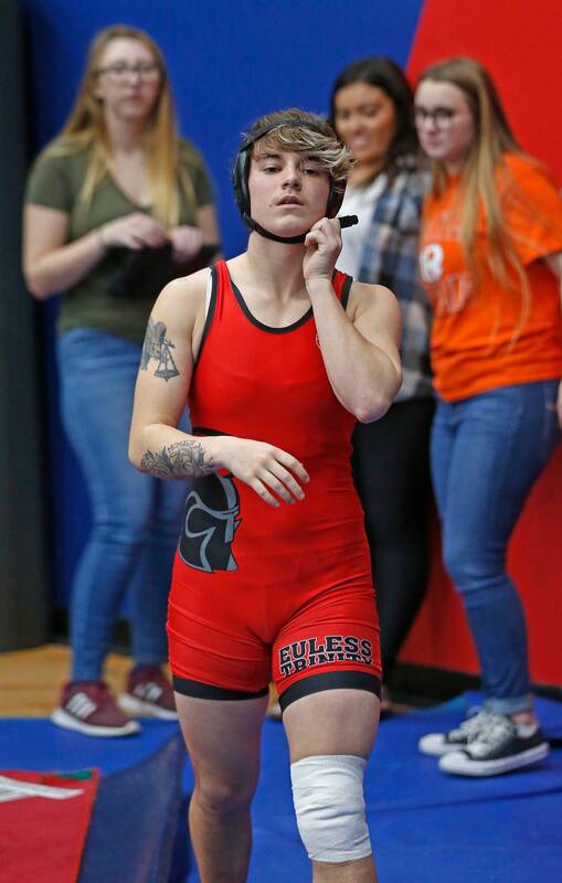 بحران مردان تنومندی که در مسابقات «زنان» شرکت میکنند/ مقاومت ایالت کانزاس در برابر جنون تراجنسیتی+عکس و فیلم