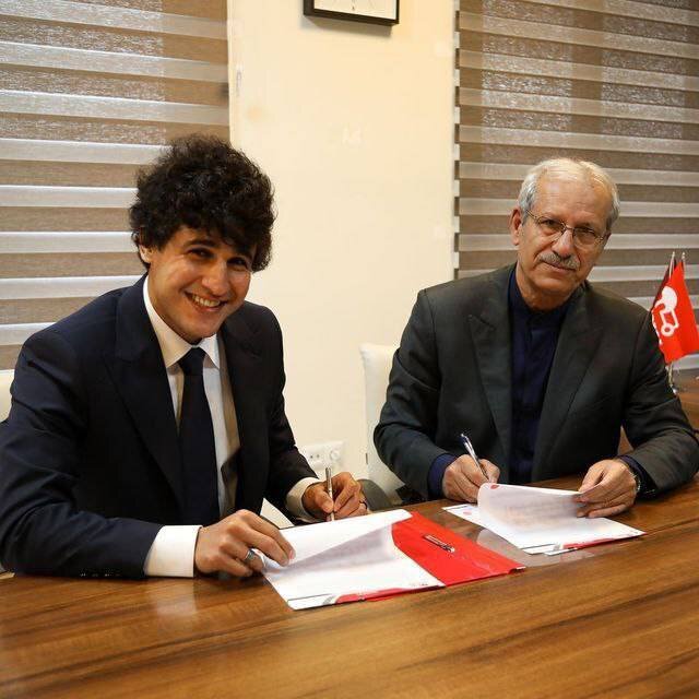 ستاره عراقی تا ۲۰۲۴ با تراکتور تمدید کرد +عکس