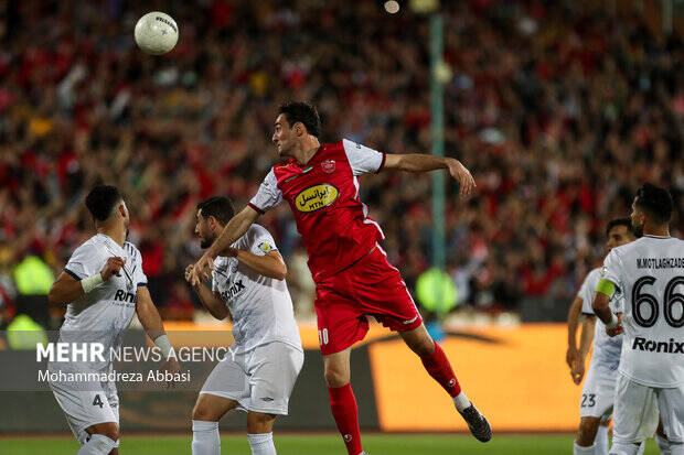 شانس پرسپولیس با سپاهان و استقلال برابر است/ فعلا دربی نه!