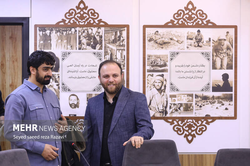 عکس / مراسم تجلیل از عوامل برنامه "محفل" 3