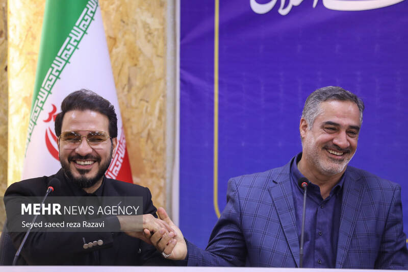 عکس / مراسم تجلیل از عوامل برنامه "محفل" 16