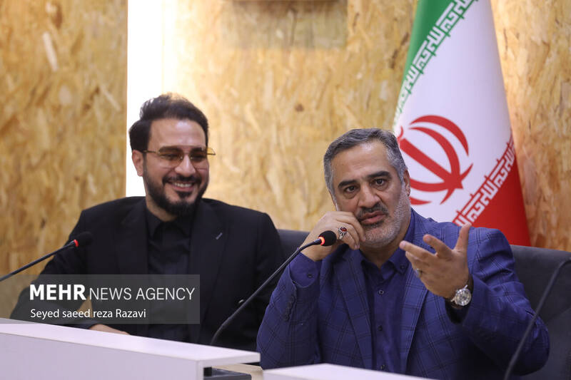 عکس / مراسم تجلیل از عوامل برنامه "محفل" 19