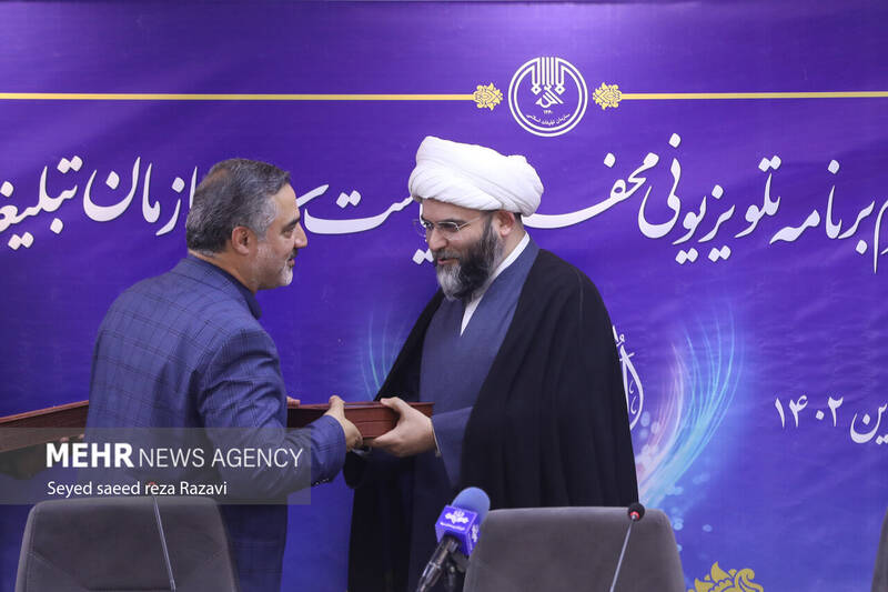 عکس / مراسم تجلیل از عوامل برنامه "محفل" 29