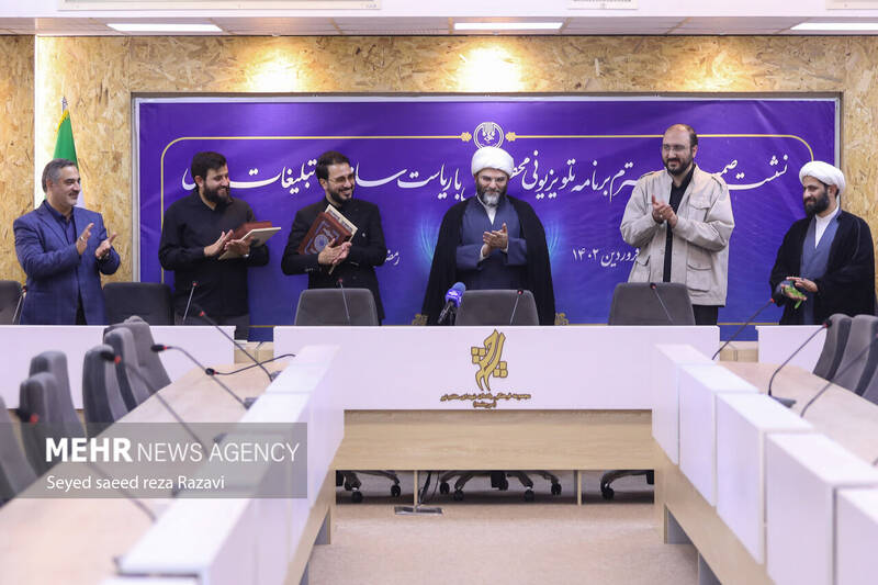 عکس / مراسم تجلیل از عوامل برنامه "محفل" 30