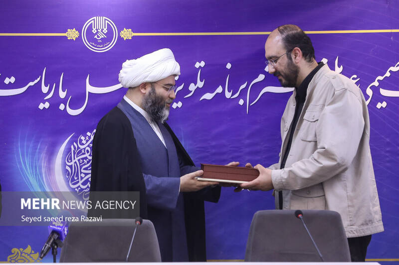 عکس / مراسم تجلیل از عوامل برنامه "محفل" 32