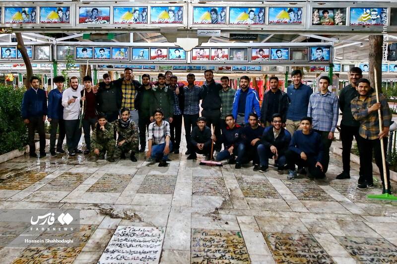 عکس/ شب زندهداری متفاوت در کنار شهدا