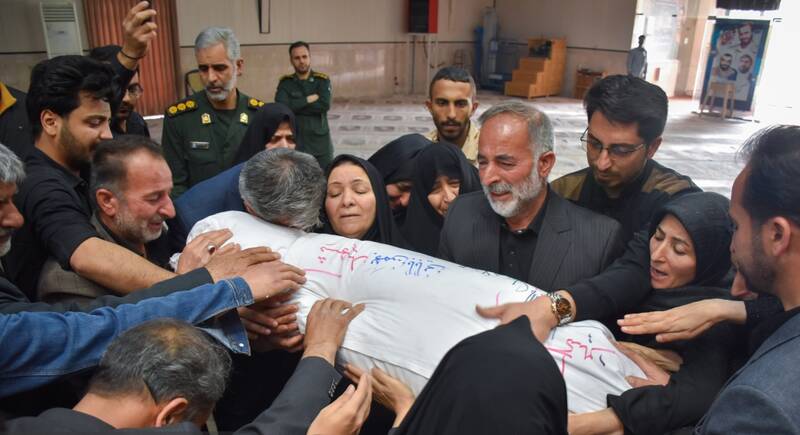 مادرانی که پس از 41 سال فرزندان خود را در آغوش کشیدند + عکس 4