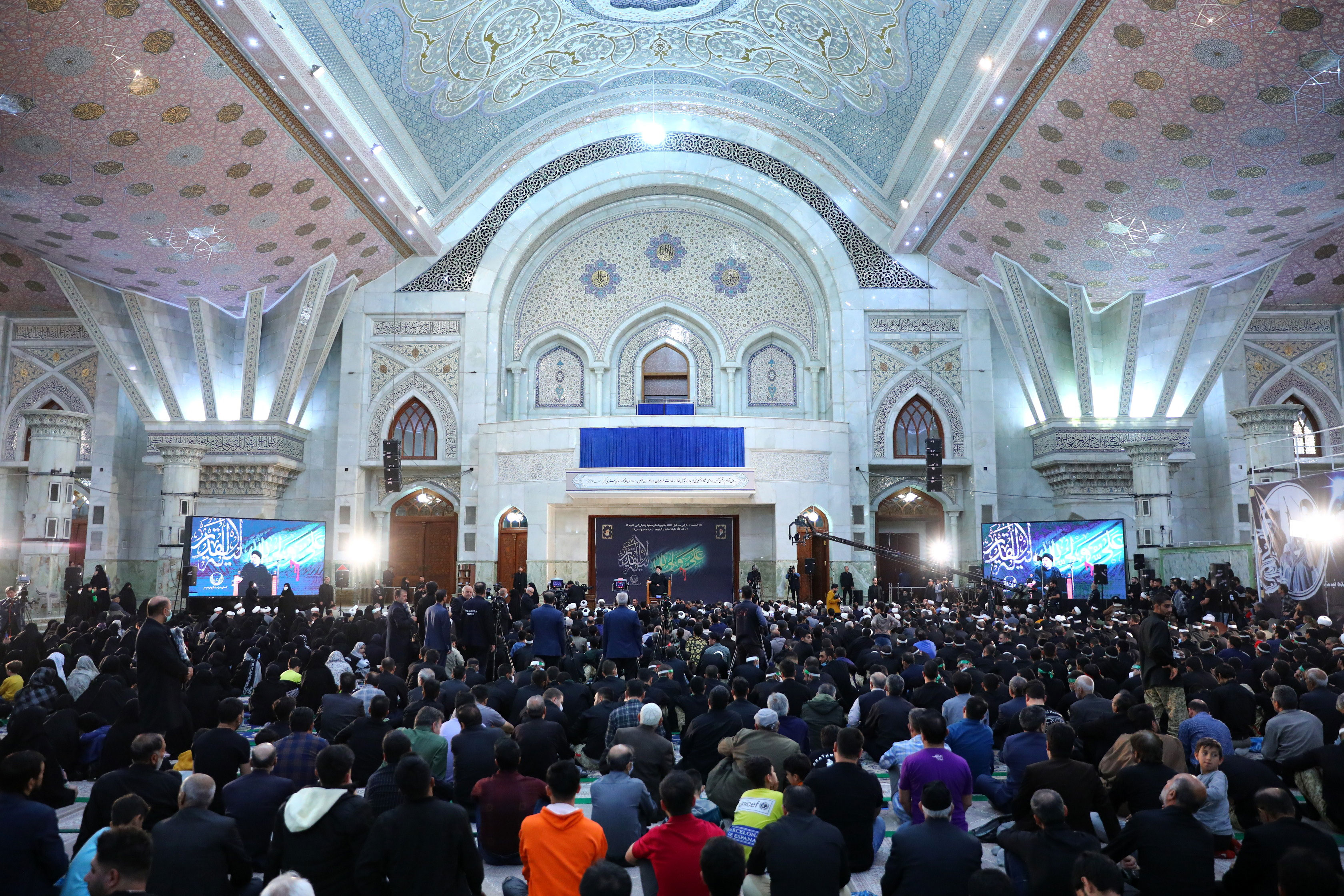 برخی تصور میکنند تنها جلوه نهی از منکر مسئله حجاب است/ با امید به خدا، تکیه بر ظرفیتهای کشور و دستان توانمند مردم بر همه مشکلات فائق خواهیم آمد/ ملت بزرگ ایران روز قدس بار دیگر با حضور پرشور خود در عمل اعلام خواهد کرد تا آزادی قدس پای اهداف اسلام خواهد ماند