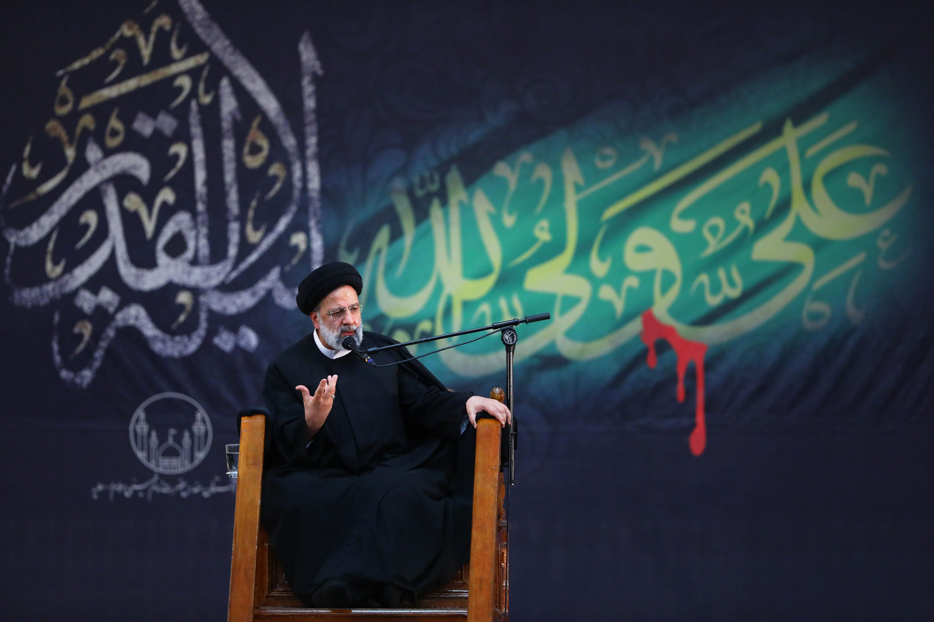 برخی تصور میکنند تنها جلوه نهی از منکر مسئله حجاب است/ با امید به خدا، تکیه بر ظرفیتهای کشور و دستان توانمند مردم بر همه مشکلات فائق خواهیم آمد/ ملت بزرگ ایران روز قدس بار دیگر با حضور پرشور خود در عمل اعلام خواهد کرد تا آزادی قدس پای اهداف اسلام خواهد ماند