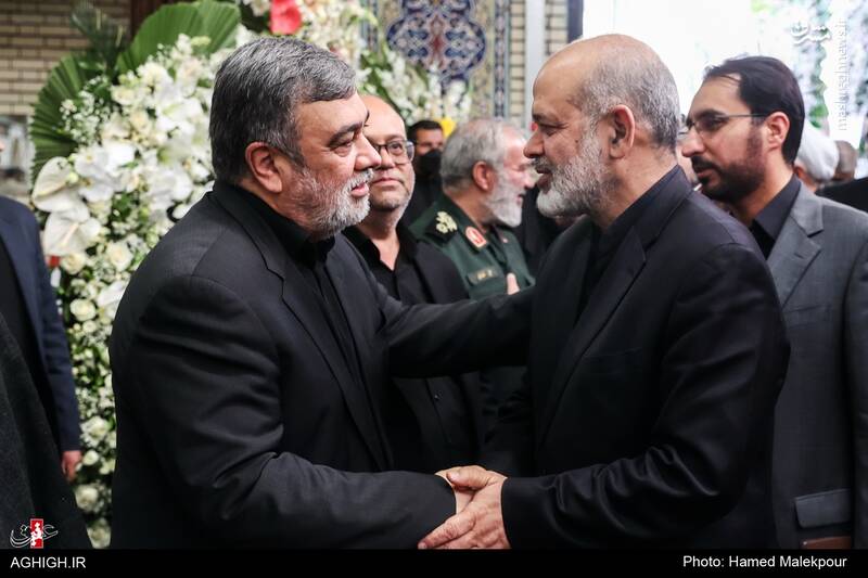 عکس/ شخصیتها در مراسم ترحیم والده سردار اشتری