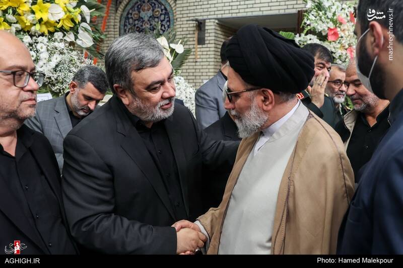 عکس/ شخصیتها در مراسم ترحیم والده سردار اشتری