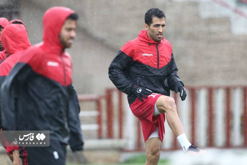 تمرین پرسپولیسیها زیر باران + عکس