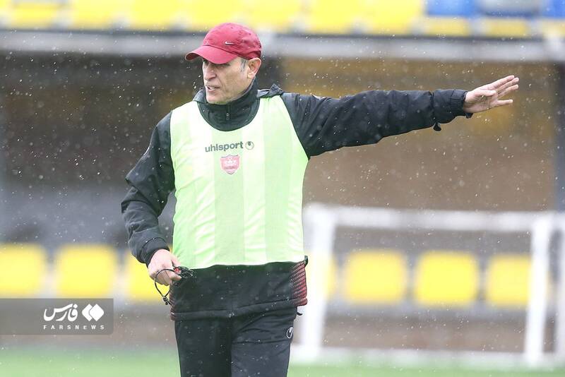 تمرین پرسپولیسیها زیر باران + عکس