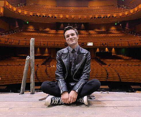 استفادهی کمپانی نایکی از مرد «زننما» برای تبلیغ البسه زنانه /واکنش خشمگینانه افکار عمومی آمریکا به ترویج انحراف جنسی +عکس