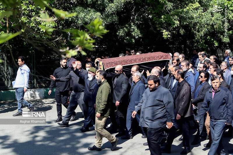 عکس/ حضور چهرهها در تشییع پیکر "عماد افروغ"