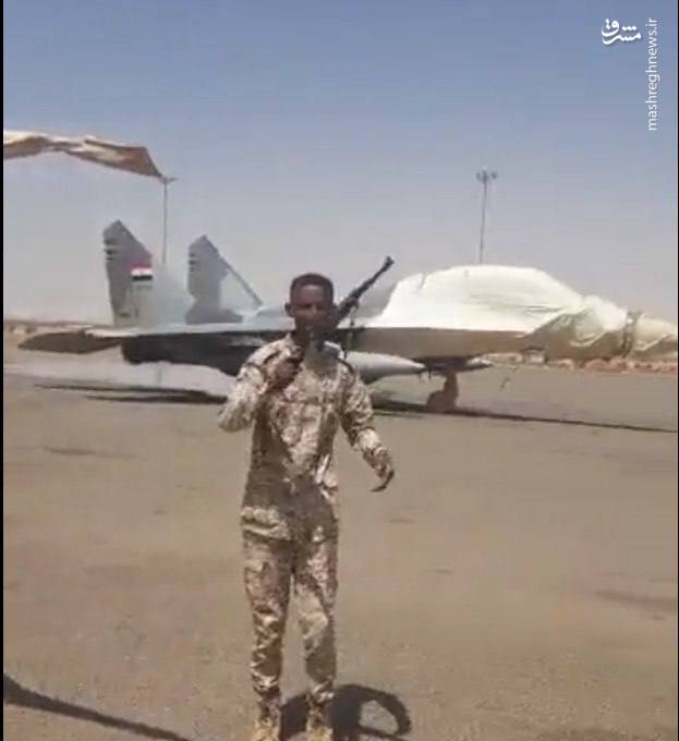 نابودی هواپیمای مسافربری عربستان در فرودگاه خارطوم/ شورشیان سودانی ۳ فروند میگ۲۹ نیروی هوایی مصر را به غنیمت گرفتند/ درگیری گسترده در اطراف منزل فرمانده ارتش سودان +فیلم و تصاویر