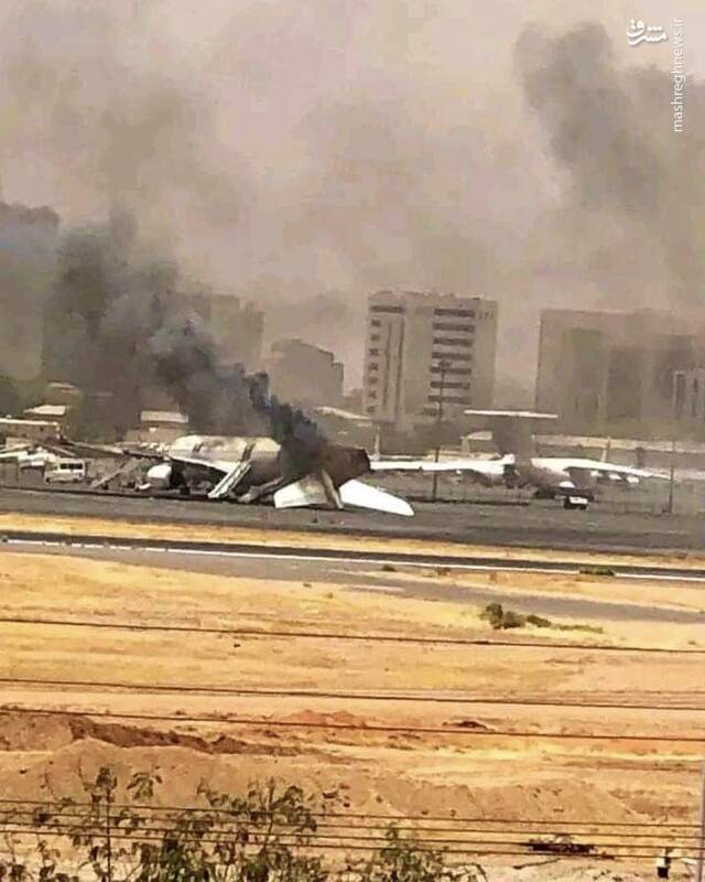 نابودی هواپیمای مسافربری عربستان در فرودگاه خارطوم/ شورشیان سودانی ۳ فروند میگ۲۹ نیروی هوایی مصر را به غنیمت گرفتند/ درگیری گسترده در اطراف منزل فرمانده ارتش سودان +فیلم و تصاویر