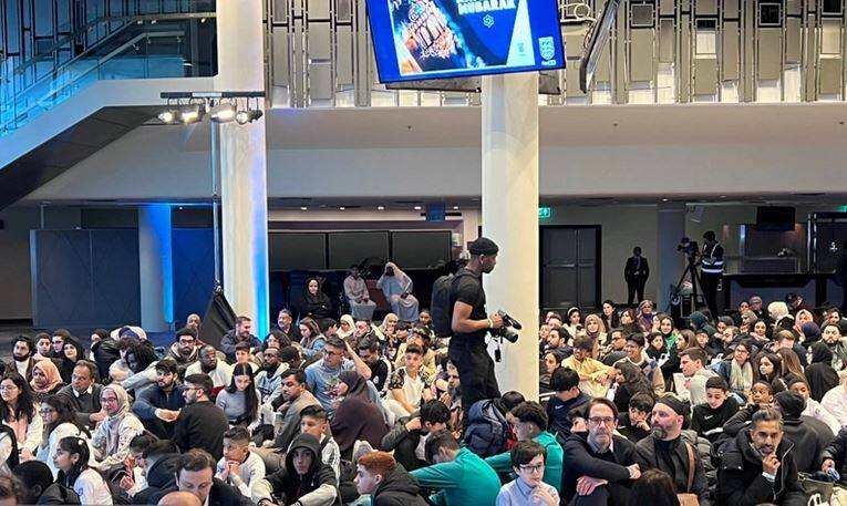 افطاری هواداران در ومبلی +عکس و فیلم