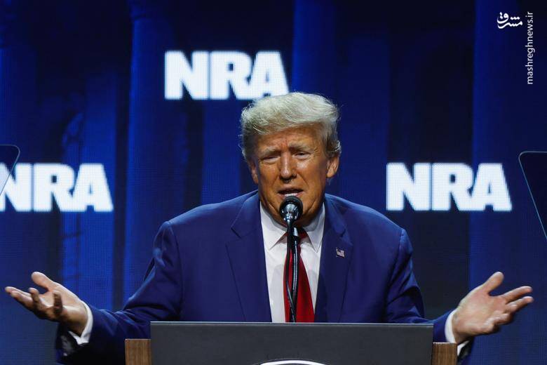 رئیس جمهور سابق ایالات متحده دونالد ترامپ در کنفرانس سالانه NRA در 14 آوریل صحبت کرد. رئیس جمهور سابق ایالات متحده دونالد ترامپ در کنفرانس سالانه NRA در 14 آوریل صحبت کرد.