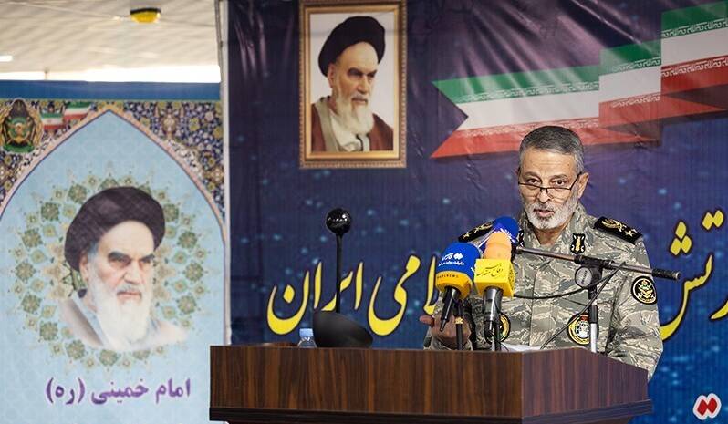 قدرتنمایی ارتش با تجهیزات پیشرفته نظامی/ رژه اقتدار جنگندهها و پهپادهای نیروی هوایی در آسمان تهران