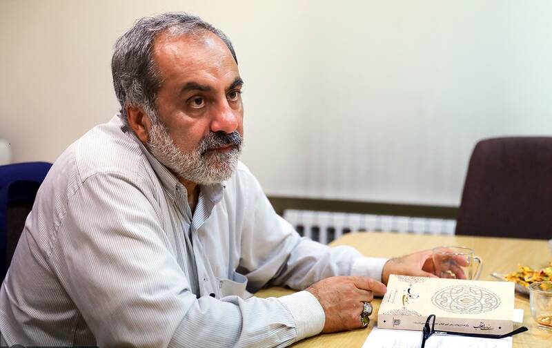 عماد افروغ یک روشنفکر عملگرا است / قائل به گفتگو با خط امامیها هستم / گروهی که فلسفه امام (ره) را درک نکند خط امامی نیست / برای برخی خط امام (ره) یک پروژه سیاسی است / تغییر ارزشها در جامعه نشانه نفوذ است / نمیتوان هم لیبرال بود و هم خط امامی ماند / بیبیسی فارسی التماس میکرد با من گفتگو کند 3