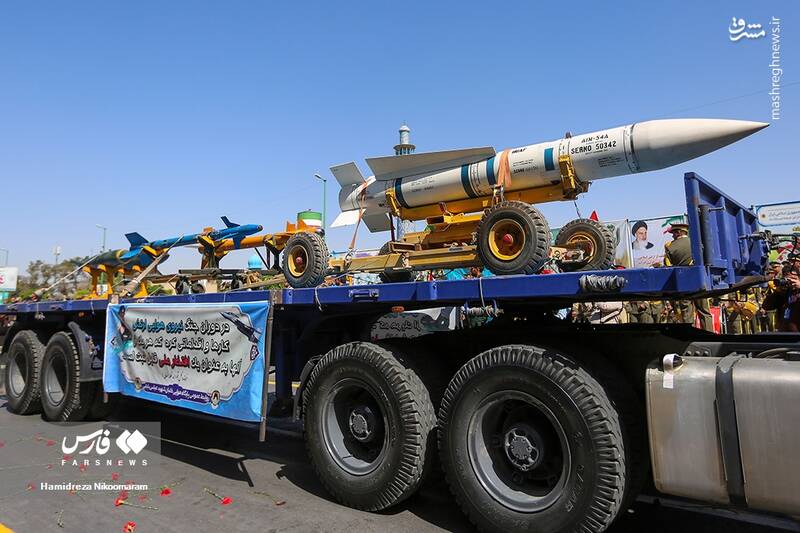 قدرتنمایی ارتش با تجهیزات پیشرفته نظامی/ رژه اقتدار جنگندهها و پهپادهای نیروی هوایی در آسمان تهران +عکس و فیلم