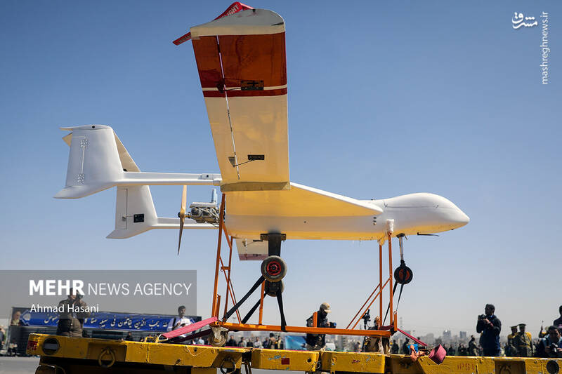 قدرتنمایی ارتش با تجهیزات پیشرفته نظامی/ رژه اقتدار جنگندهها و پهپادهای نیروی هوایی در آسمان تهران +عکس و فیلم
