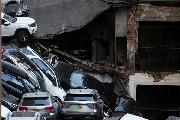 ریزش خونین پارکینگ طبقاتی در نیویورک +عکس