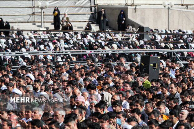 در حسرت یک متر جا برای سجده / این بهترین نمازی بود که نخواندم! 2