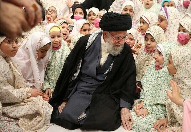 در حسرت یک متر جا برای سجده / این بهترین نمازی بود که نخواندم! 5